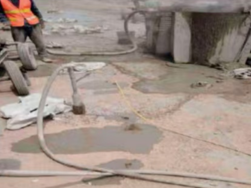 柳南水泥混凝土路面板底注浆技术 路面脱空注浆整治方案